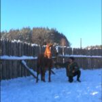 im-ural-mit-einem-eingefangenen-wildpferd Pferde-Therapie Henry Sandkuhle